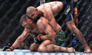 ชิมาเยฟ กระชากแชมป์โลกมิดเดิลเวท หลังไล่ปล้ำต้อน ดู เพลสซิส ขาดลอยศึก UFC 319