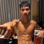 วัย 42 ยังเฟิร์ม! “สามเอ ไก่ย่างห้าดาว” เตะก้านคอน็อกสนั่นลุมพินี ศึก ONE Fight Night 42 พิสูจน์ว่าตำนานไม่มีวันตาย