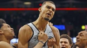 หนุ่มอายุ 22 ปีที่ทำให้ทั้งลีก NBA ยอมจำนน — เวมบานยาม่าคือสิ่งที่วงการบาสเกตบอลไม่เคยเห็นมาก่อน