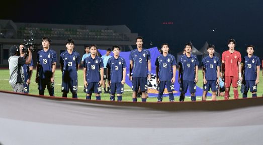 ช้างศึก U19 สวมปลอกแขนดำชิงแชมป์อาเซียน! ส.บอลไทยเรียกร้อง AFF ทำพิธีไว้อาลัย ก่อนเกมชีวิตที่เมดันดำลงสนามชิงแชมป์อาเซียน ถวายความอาลัยพระองค์ภา
