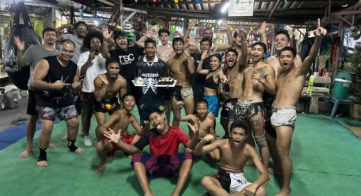 แชมป์โลกคนเดียวของไทย! “เพชรโกศล” ฉลองวันเกิด 26 ปีกลางค่ายมวย บทพิสูจน์ว่าหัวใจแชมป์ไม่เคยหยุดพัก