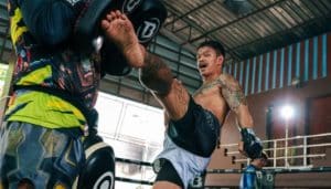 ไฟต์แห่งศักดิ์ศรี! ก้องธรณี โชว์ฟิตปั๋งพร้อมบดขยี้ น้องโอ๋ ภาค 3 ศึกชี้ชะตาที่ลุมพินี รามอินทรา