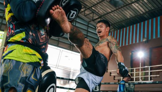 ไฟต์แห่งศักดิ์ศรี! ก้องธรณี โชว์ฟิตปั๋งพร้อมบดขยี้ น้องโอ๋ ภาค 3 ศึกชี้ชะตาที่ลุมพินี รามอินทรา