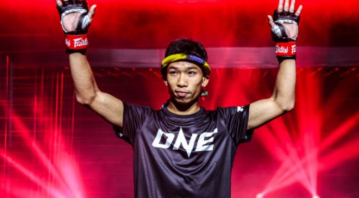 วัย 19 ปีกับภารกิจล่าสัญญาล้านดอลลาร์   เพชร สวนหลวงรถยก ประกาศน็อก อดัม บนเวทีโลก ONE ลุมพินี 160