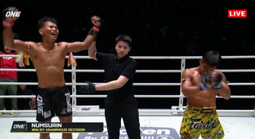 หนุ่มสุรินทร์ ย้ำแค้นสำเร็จ! ชนะคะแนนเอกฉันท์ ทรงชัยน้อย คู่เอก ONE ลุมพินี 160 เปิดเส้นทางสู่บัลลังก์แชมป์โลกอีกครั้ง