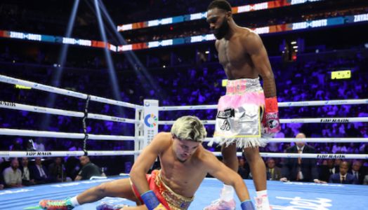 บูทส์ ไม่มีวันพอ: จารอน เอนนิส พิชิตสองรุ่น คว้าแชมป์โลก WBA-WBO 154 ปอนด์ ด้วยสถิติ 36-0 ที่ไม่มีใครหยุดได้