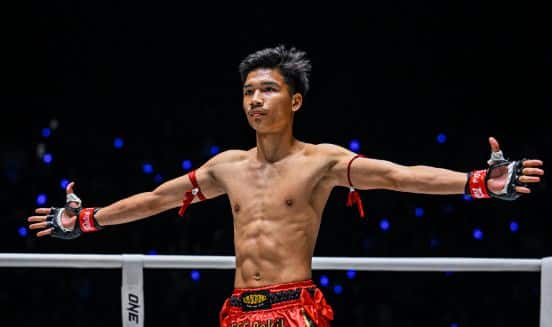 ศึกช้างชนช้าง! “อาลีฟ” ดาวรุ่งเลือดผสมมาเลย์-ไทย ท้าประกาศศักดา ล้มตำนานวัย 42 ปี ชิงบัลลังก์โลกที่ไม่เคยมีใครทำได้มาก่อน