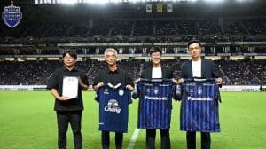 บุรีรัมย์บุกแดนซามูไร! “ชนน์ชนก ชิดชอบ” โชว์ตัวกลางแฟนบอลกัมบะ โอซาก้า 3 หมื่นคน ปักหมุดพันธมิตรประวัติศาสตร์สู่เจลีก