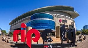 ดราม่ามูลค่า 120 ล้านเหรียญ! พอร์ตแลนด์ยอมควักเงินซ่อมสนามเก่าแก่สุดใน NBA แต่ทำไม เทรล เบลเซอร์ส ยังไม่กล้าเซ็นสัญญาปักหลักอยู่ต่อ