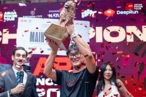 ขาดทุน 51 ล้านบาทในคืนเดียว แต่กลับมาเป็นแชมป์โลกได้ยังไง ถอดจิตวิทยาความสำเร็จของ “แจ็ค ลี” นักลงทุนที่ผันตัวเป็นตำนานโป๊กเกอร์เกาหลีใต้